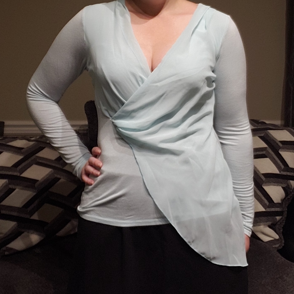 VENUS light blue top